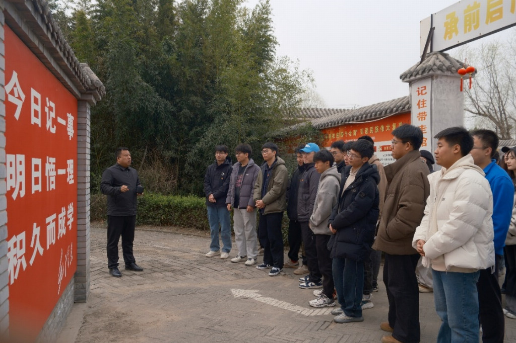心向党学习雷锋志愿行”主题团日活动AG真人“践行雷锋精神——青春建功(图3)